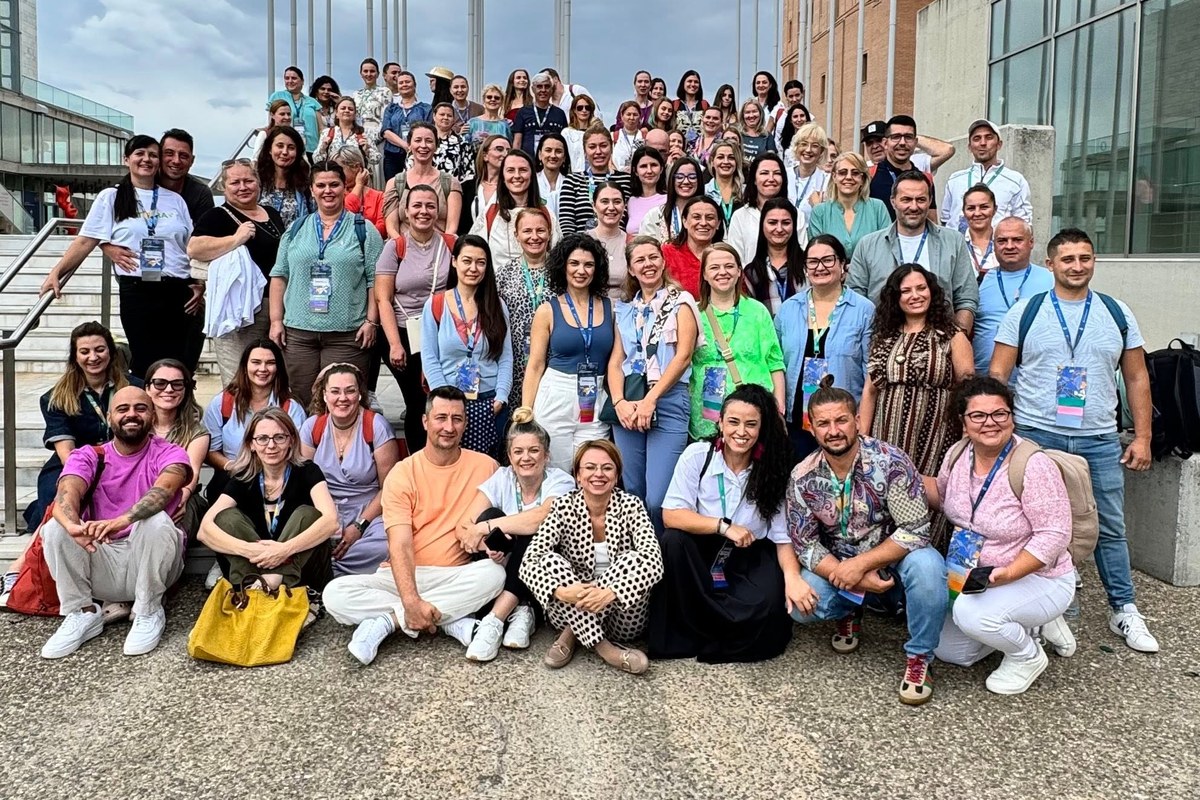 Echipa donectar, in grup, la un eveniment doTERRA