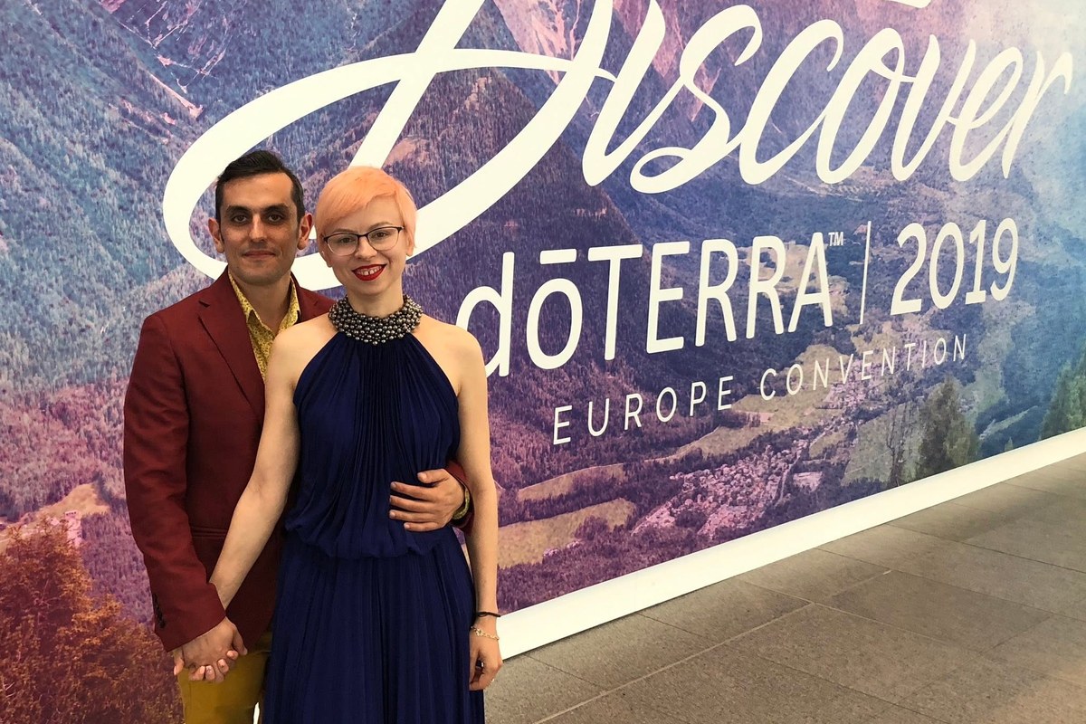 Elena si Catalin la o conventie doTERRA